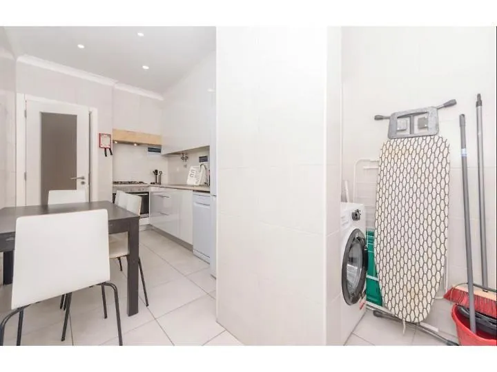 Houze_Central Lisbon 4 Room Flat